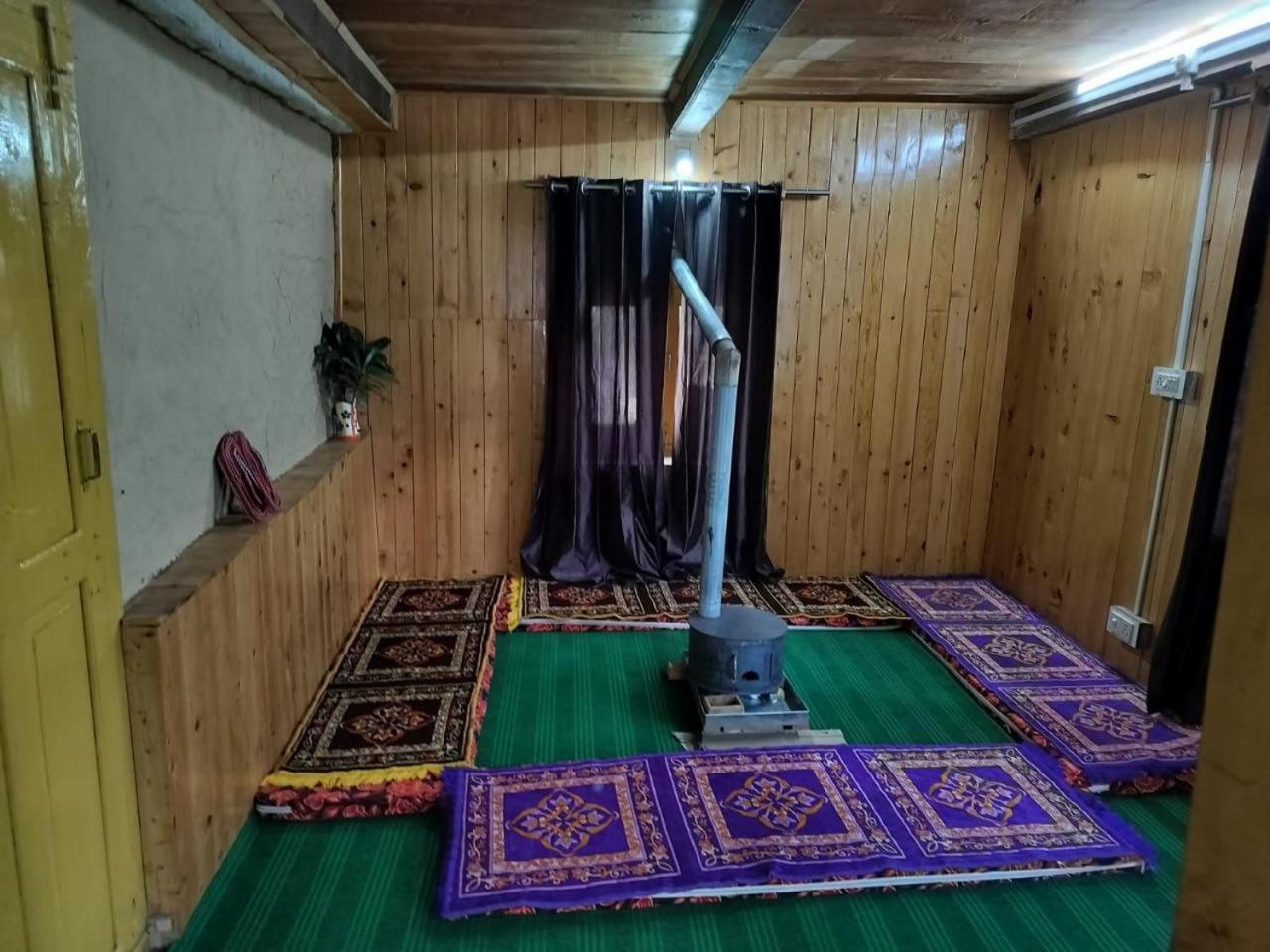 Homestay Old Is Gold Mudhouse Lushal *