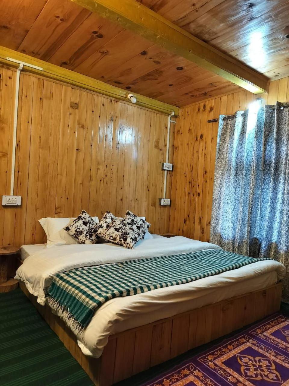 Homestay Old Is Gold Mudhouse Lushal Jibhi